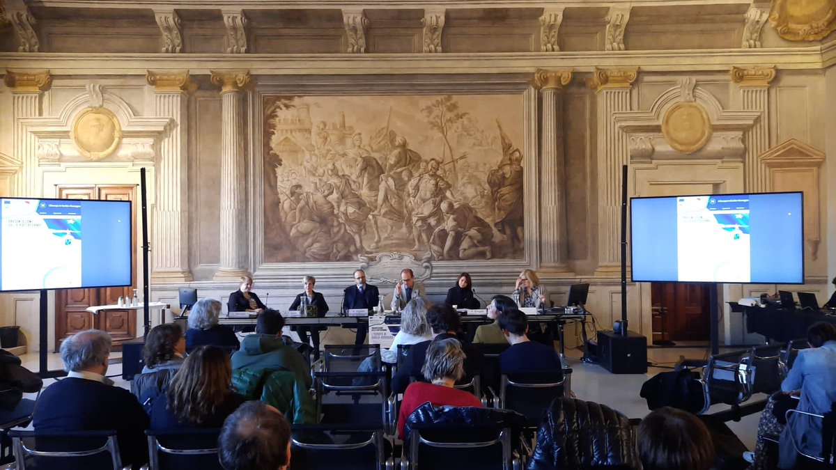 Arter_ER's tweet image. 🇪🇺 A Palazzo D'Accursio presentazione della nuova piattaforma L'Europa in Emilia-Romagna realizzata da @AssembleaER @europedirectER, con il supporto di ART-ER per mettere in rete e far conoscere a cittadini e imprese le opportunità dell'Unione Europea 
👉 art-er.it/2023/10/leurop…