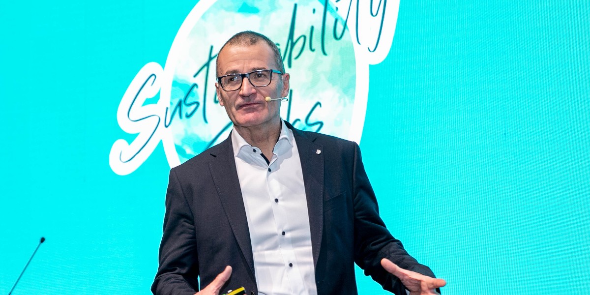 picanolnv's tweet photo. Last week, our R&D Manager, Kristof Roelstraete, was honored to give a keynote speech on the sustainable characteristics of our weaving machines at the Sustainability Talks conference in Istanbul (Tรผrkiye). #picanol #letsgrowtogether #beconfident #sustainabilitytalks https://t.co/meTdi4MO3N