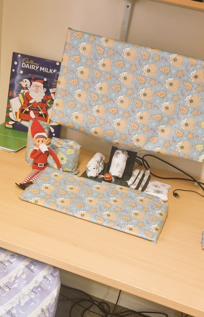 Oh Simon 🙈 you're supposed to be helping! I don't think Kayleigh will find this very helpful on her return to work tomorrow 🙈 #ElfHelper #Simon #CheekyElf <a href="/WHHPeople/">WHHPeople</a> <a href="/LeighAnn0611/">HelloMyNameIsLeighAnn🌈</a> <a href="/mrskatieclarke1/">KC</a>