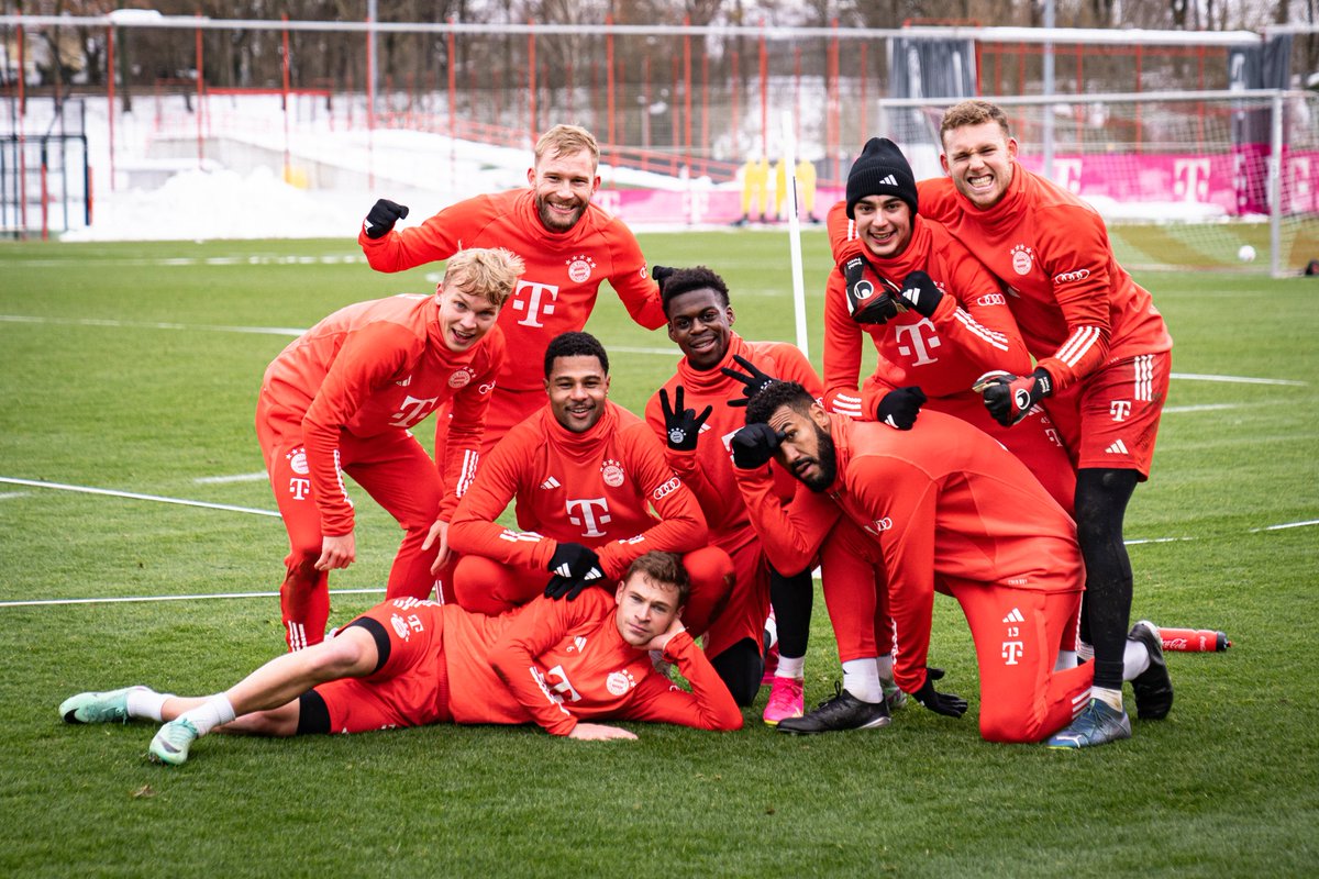 FCBayern's tweet photo. 𝗦𝗶𝗲𝗴𝗲𝗿𝘁𝗲𝗮𝗺 🥇👏

#MiaSanMia #FCBayern https://t.co/wNibb1oGoX