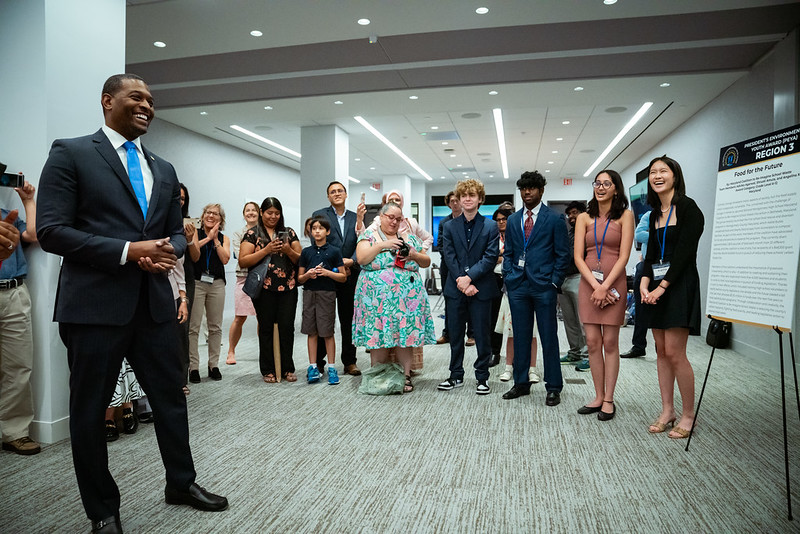 Do you know an environmental hero in your community? Help @EPA celebrate these change agents by nominating them for the Presidential Environmental Youth Award or the Presidential Innovation Award for Environmental Educators. 👇🏾epa.gov/newsreleases/e…