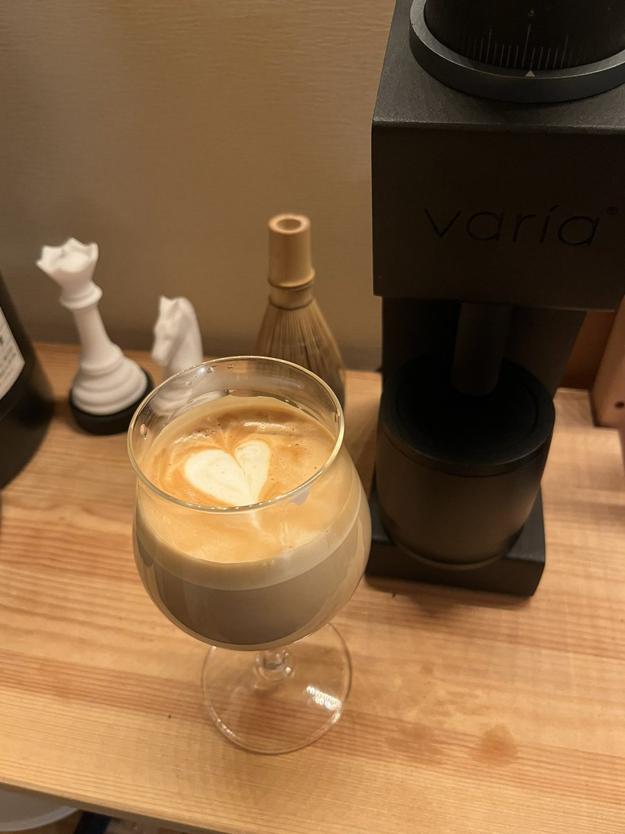 root_integral's tweet image. ワイングラスでラテアート🥂