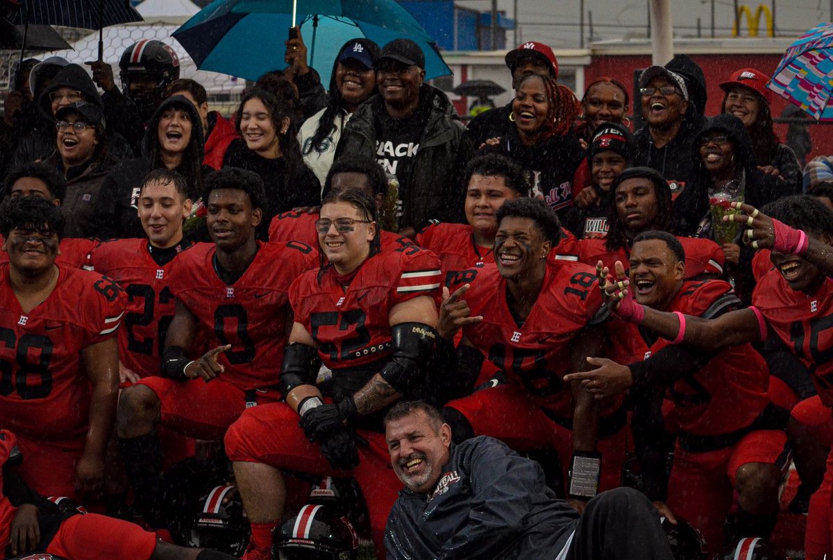 Josueblanco52's tweet photo. As senior season has ended I want to take the time to thank my coaches and family for supporting me through high school and believing in me. I’ve had a blast playing with my brothers and balling out. Only way is up from here #52 out. @HFC_JohnFiore @CoachKline199 @EHSMinutemenFB https://t.co/lDvcbSsuVI