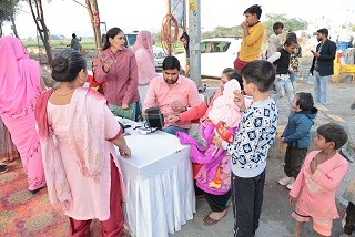 noida_authority's tweet image. कार्यक्रम में विशेष रूप से बाल विकास एवं पुष्टाहार विभाग, स्वास्थ्य विभाग, खाद्य एवं रसद विभाग के स्टालों पर काफी लोगों द्वारा योजनाओं की जानकारी प्राप्त की गई एवं स्थल पर ही योजनाओं का लाभ लिए जाने हेतु प्रपत्र भी जमा किए गए।
#NoidaDevelopment #JanKalyanYojna