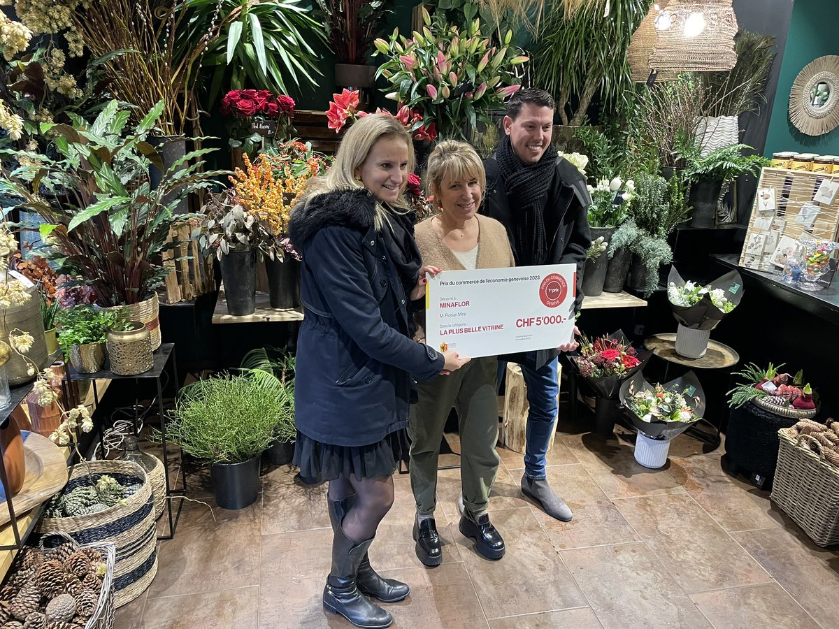 Nous arrivons à présent aux Eaux-Vives, chez le fleuriste Minaflor, qui remporte le 1er Prix de la plus belle vitrine. Félicitations pour cette magnifique vitrine réalisée entièrement avec des fleurs et des feuilles séchées! #PrixDuCommerce2023