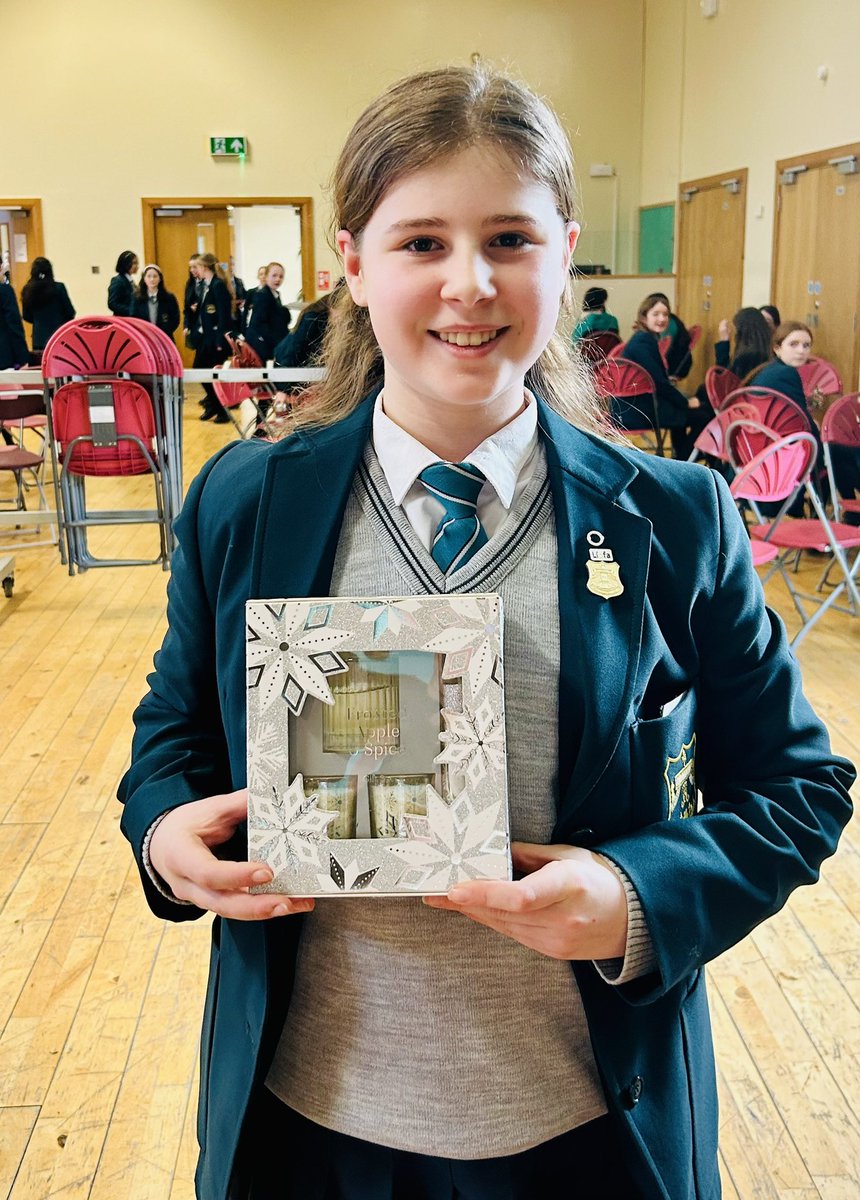 ThornhillDerry's tweet photo. A fantastic turnout for our Eco Club Christmas Swap Shop today.  

Well done to Mrs Mc Cullagh and her members for organising this @ThornhillGeo @KeepNIBeautiful @ECOUNESCO 💛🌍🎄

#swapshop #preloved #newtome https://t.co/X9UxaHPLEC