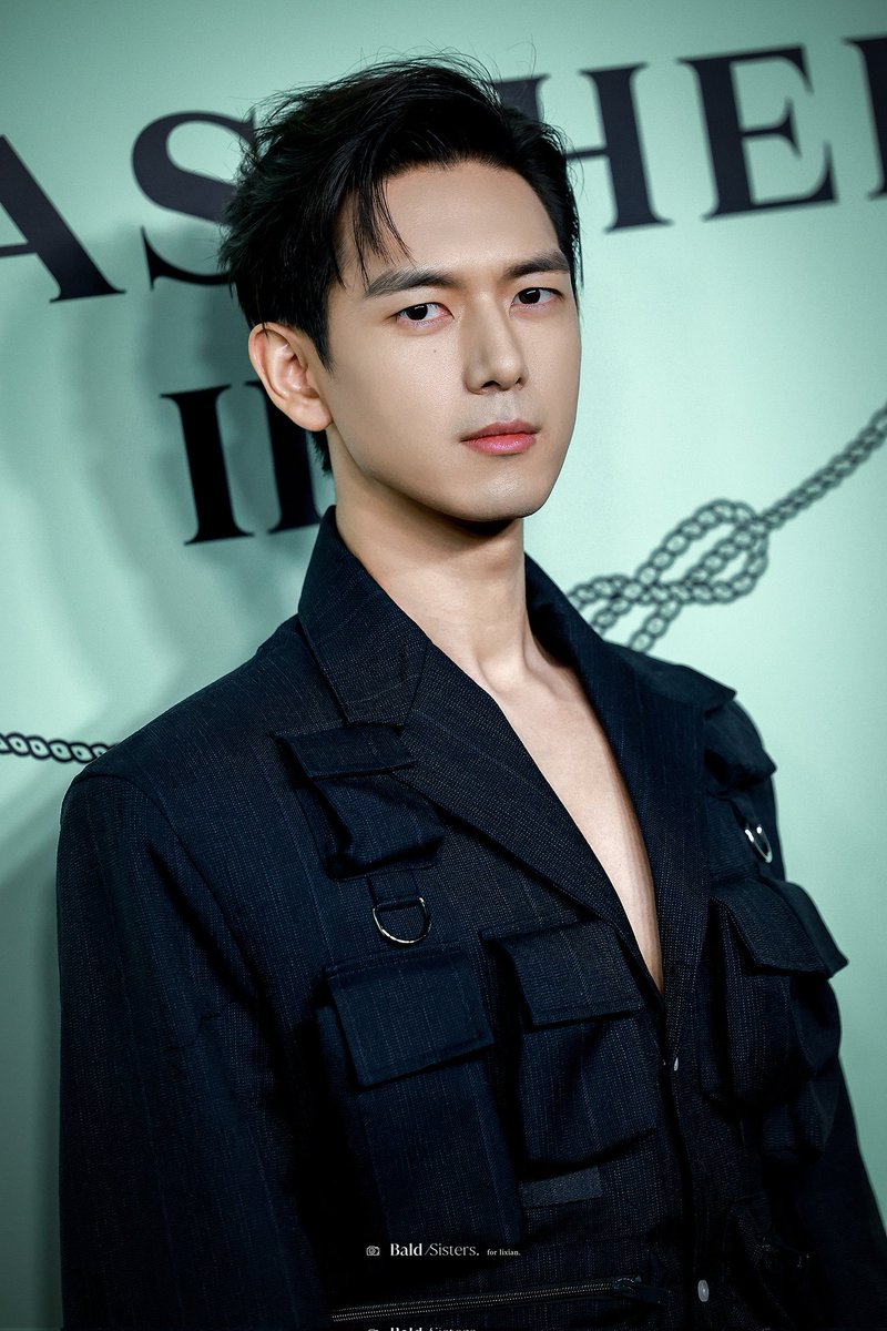 jum588's tweet photo. ซ้ายก็ดี ขวาก็ดี จะมุมไหนๆก็ดีไปหมด
#หลี่หล่อมากกก
#Pradaboy
#หลี่เซี่ยน
#LiXian https://t.co/Y5CUKdmuf8