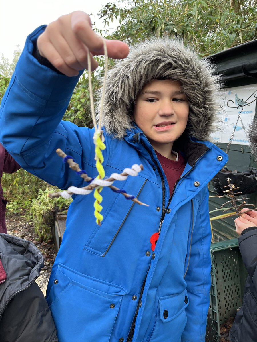 LEOforestschool's tweet image. Today @CFPSchool we kicked off with adorable stickman tales, bringing the reception children’s story to life! 📚Later, the older classes got creative, crafting 3-D Christmas trees with sticks and festive stick decorations. 🎄🌟 #CreativeKids #LearningFun