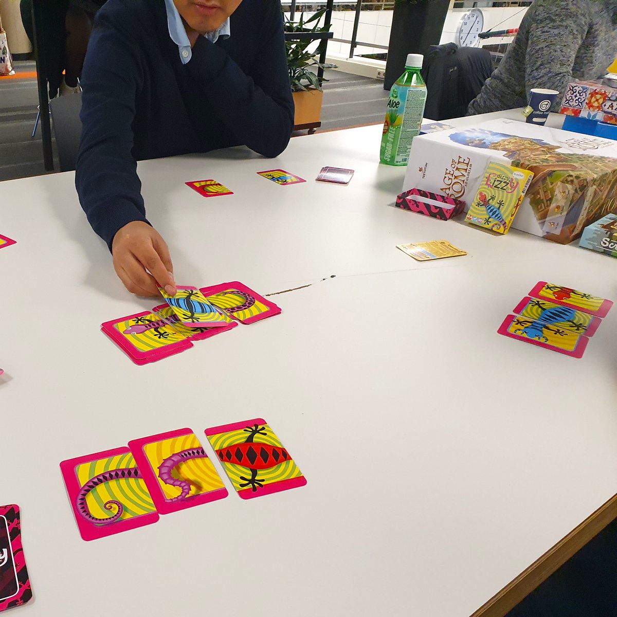 DizzyLizzyGame's tweet image. Dizzy Lizzy has also been hanging out at Bibliotheek Rotterdam since Spellenspektakel where anyone can come and play with her 🦎❤️

How inspiring all those wonderful books are... What do we see shining in her little eyes? Is that a new idea? 👀