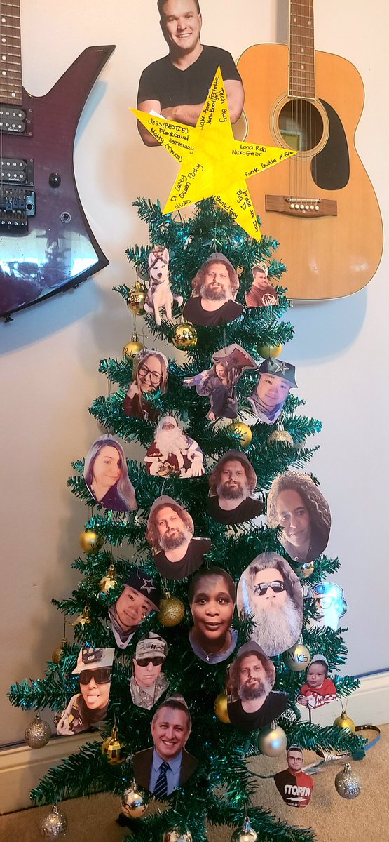 JanabanGames's tweet image. My community's Kickmas tree is filling up quickly 💚 #thefudgers #kickcommunity #streamfamily