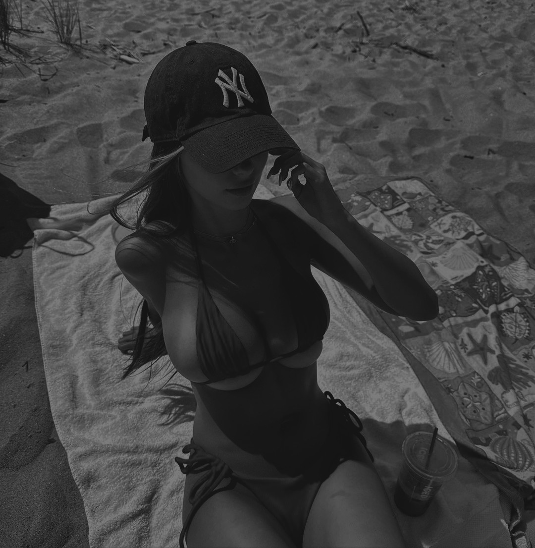 ㅤ
ㅤㅤ                      
                  ໒ ¿Y si tomamos un poco 
            el sol y acabamos follando 
                           en la arena?

ㅤㅤㅤㅤ           #Sexrol #freerol