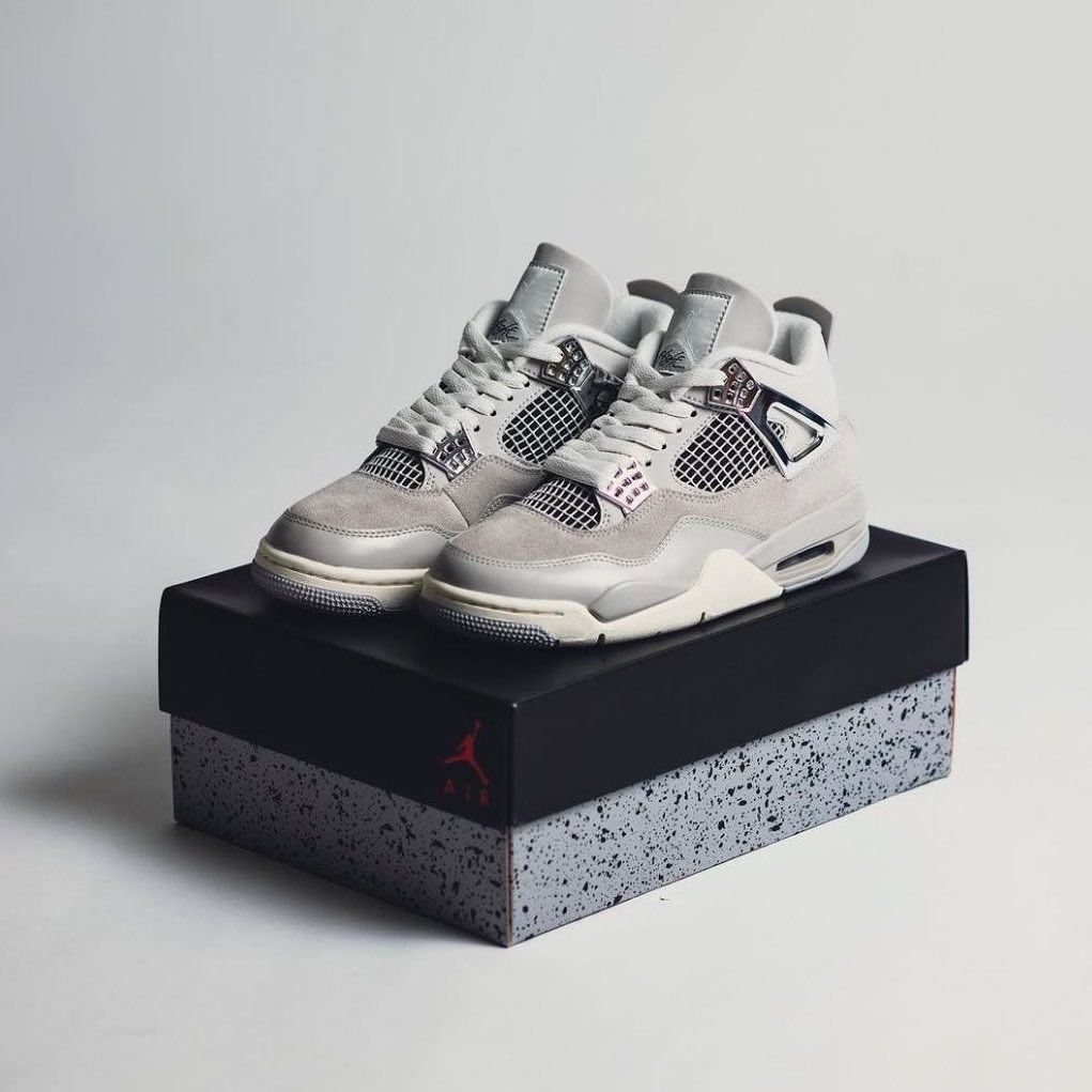 SneakerShouts's tweet photo. Restocked via Nike US 
Air Jordan 4 Retro (W) "Frozen Moments" 

BUY HERE: https://t.co/zxZCTemv0c https://t.co/pOu9okVeCe