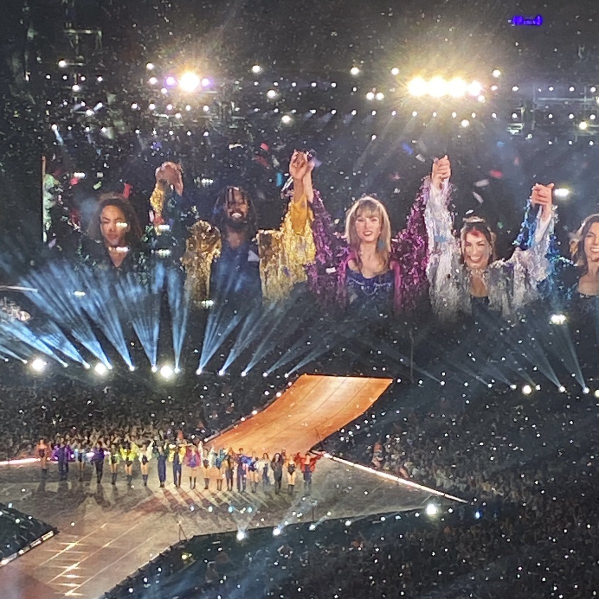 sideswiftie's tweet photo. did you ever hear about the girl who got frozen?
time went on for everybody else, she won't know it
she's in The Eras Tour inside her fantasy how it was supposed to be https://t.co/CygH1BgYYB