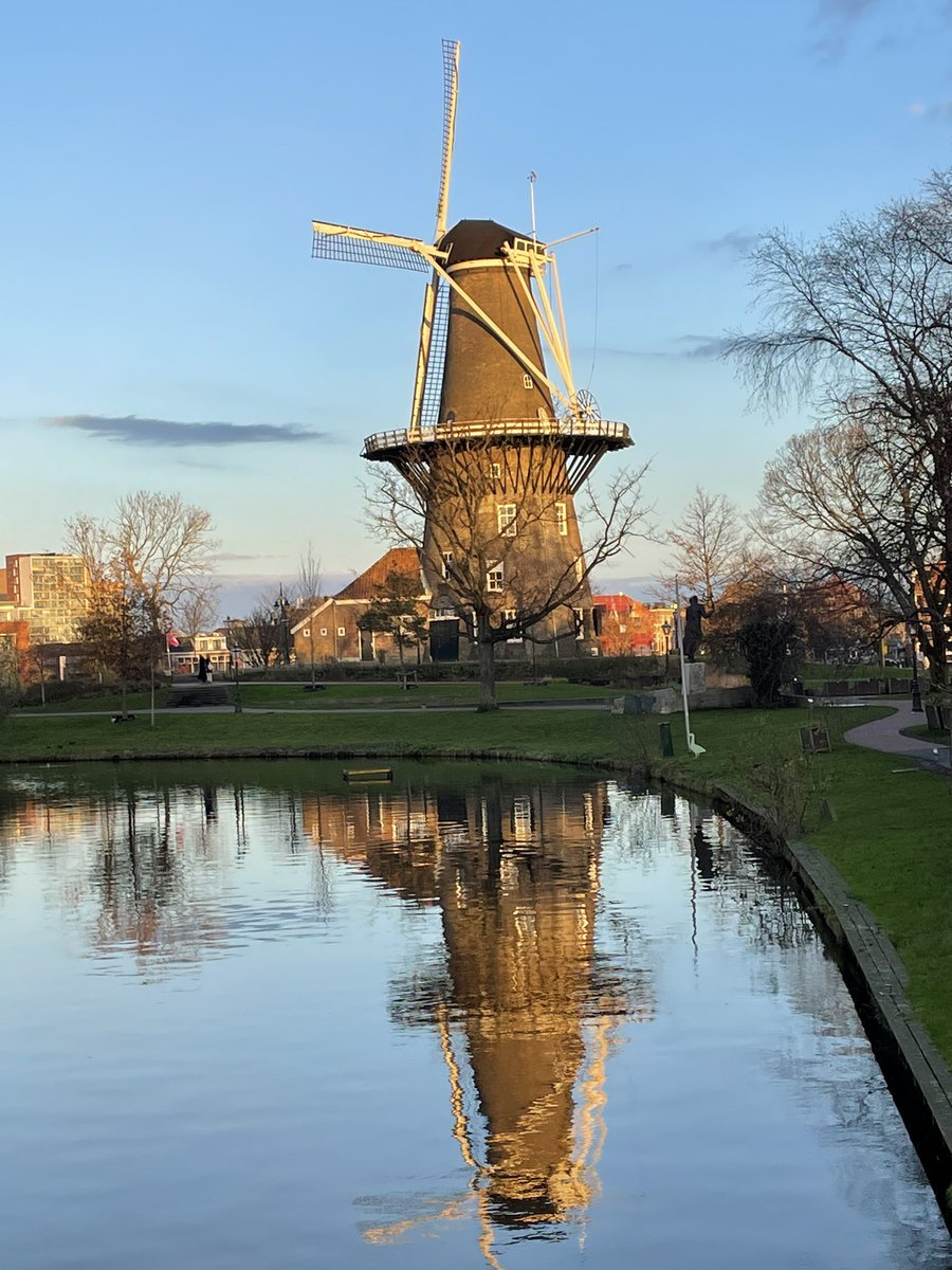 Wandelingetje van #Leiden Centraal naar Brasserie De Poort. Op weg naar een bestuurlijke bijeenkomst. Genieten van de mooie stad en het winterzonnetje!