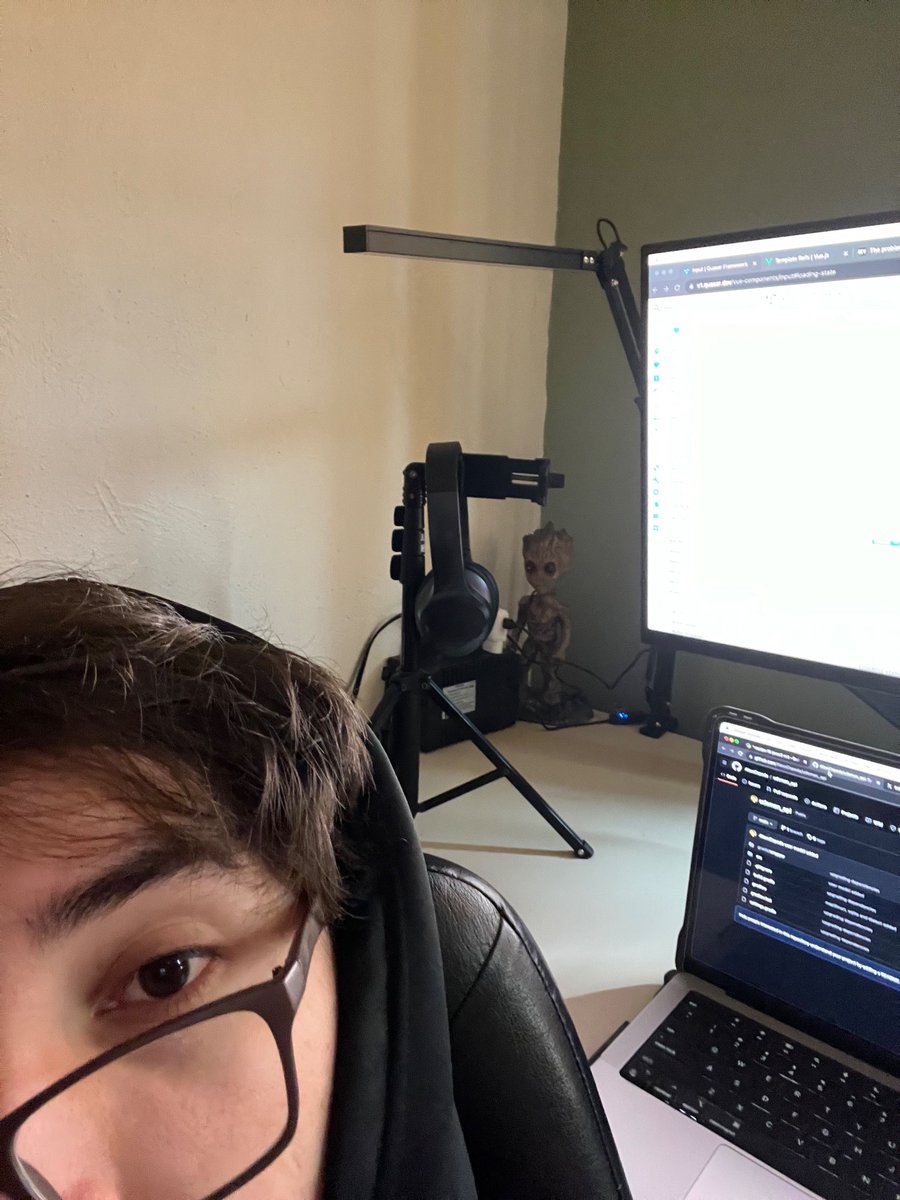 Alarcon_Aleexis's tweet photo. Mi setup no es lo mismo sin el groot fumado y el pingüino 

#javascript https://t.co/Z2nXFM4zb4