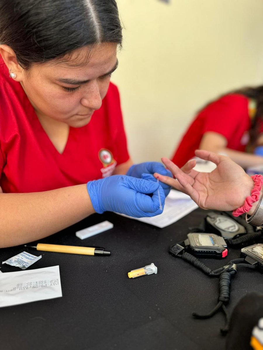 SeremiSaludRM's tweet photo. Hoy estamos realizando operativo de test rápido de #VIH hasta las 14:00 hrs en @UDLA_CL Providencia @SaludSocUDLA con el apoyo de estudiantes de obstetricia #HAZTEELTEST #CRIAPS https://t.co/s2ZqaHyxe5