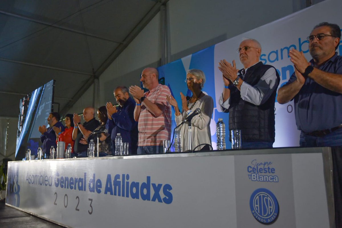 AtsaBsAs's tweet photo. Damos inicio a la Asamblea General de Afiliadxs 2023, encabezada por nuestro Secretario General, el Cro. @hectordaer y con más de 800 compañerxs presentes.
#AsambleaATSA2023 https://t.co/gMkTfIeS84