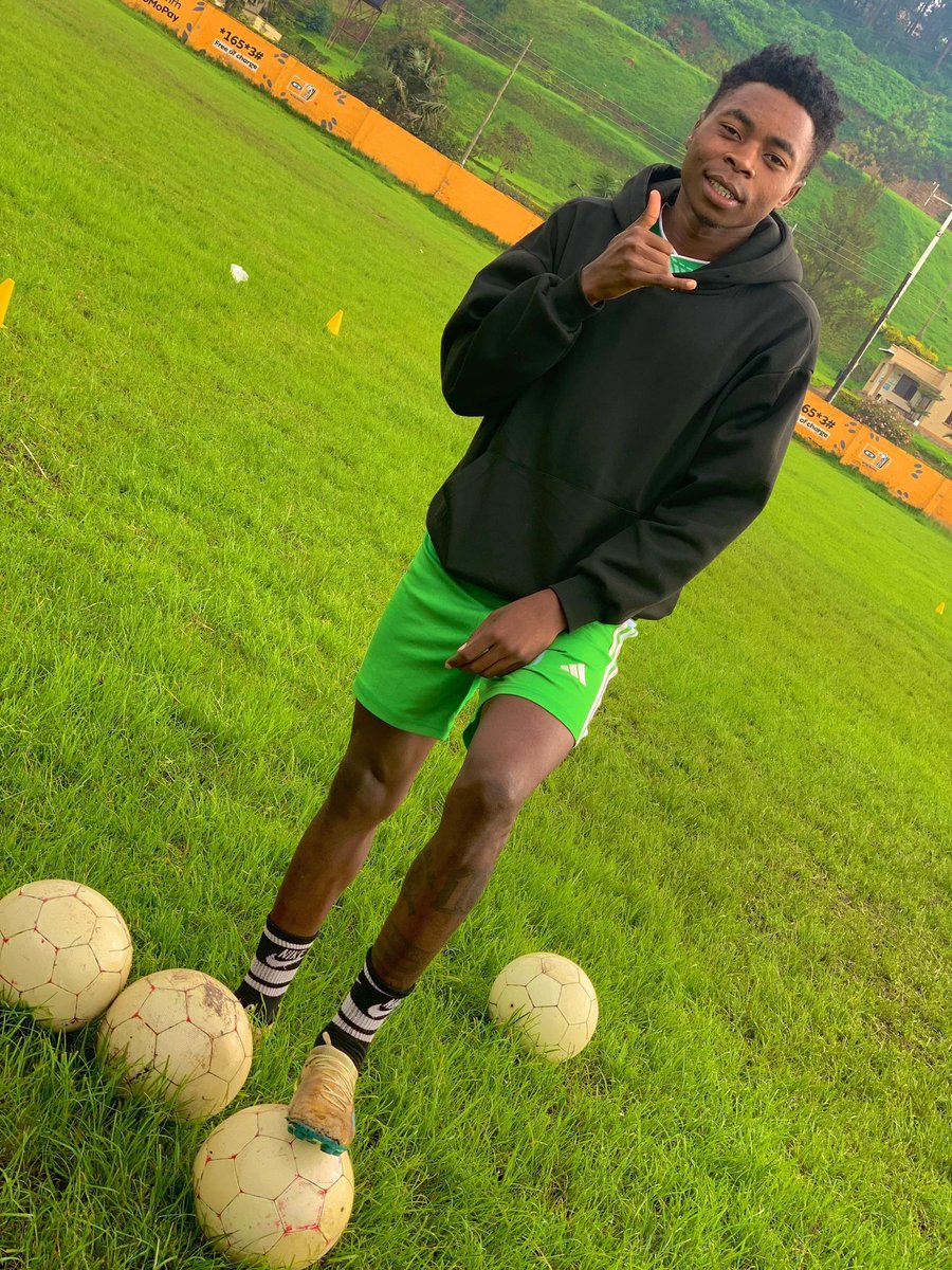 AgabaStephenjr1's tweet photo. The only way to go is Hardwoking💪💪 way. and don't forget to add on prayers🤲🤲 b'se those two go each each👊
#Commonperson🤝
#Missionboy10🤟 https://t.co/CMttMk5qK8