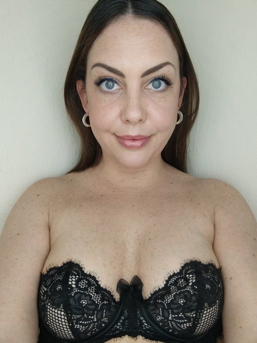 Huhu ihr Lieben 😘 habt ihr alle einen entspannten Abend 🪄🥰?Guckt doch gerne Mal auf meinem Profil vorbei<a href="/tag/brunette"class="tags"><span>#brunette</span></a><a href="/tag/bra"class="tags"><span>#bra</span></a><a href="/tag/mdh"class="tags"><span>#mdh</span></a><a href="/tag/whoopwhoop"class="tags"><span>#whoopwhoop</span></a><a href="/tag/balconette"class="tags"><span>#balconette</span></a><a href="/tag/camgirl%D9%90"class="tags"><span>#camgirlِ</span></a>