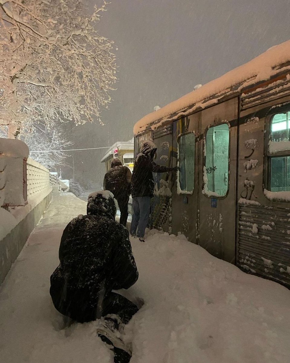 Silent Night ☃️ ☃️ ☃️

#teamflightmode #flightmode #interrail #christmas #natale #trainspotting #metro #railways #graffiti #traingraffiti #paintedtrains #subway #trains #streetart #razorgraffiti #snowman #snowwomen #astrofat #astrofatshop #winter