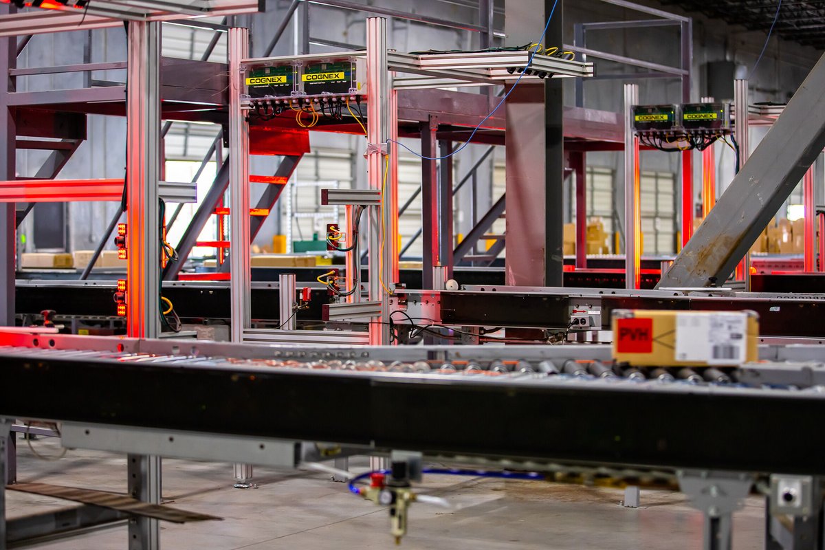 USLogisticsSol1's tweet photo. Take your DTC business to new heights! Explore how our distributed 3PL warehouses can streamline your logistics, expand your global reach, and impress customers with faster shipping. 

#LogisticsSolutions #Houston #Lakeland #Atlanta #Nashville #Indianapolis #SanAntonio #Richmond https://t.co/2Jw9yuiZe4