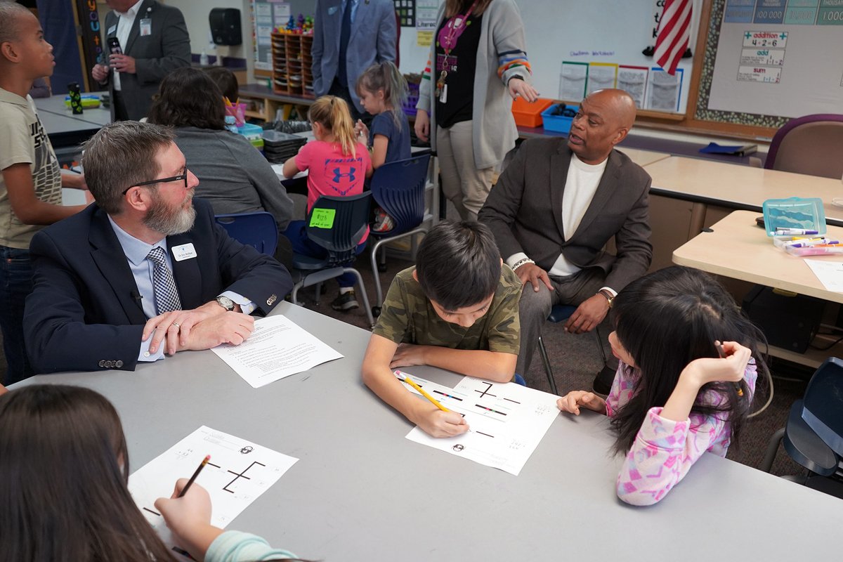 bps271's tweet photo. As part of Computer Science Education Week, MDE Commissioner Willie Jett visited Indian Mounds Elementary School to see our Computer Science Immersion program in action. Commissioner Jett joined Superintendent Melbye in a third grade classroom to help kids code Ozobots. https://t.co/4i4viaLTOC