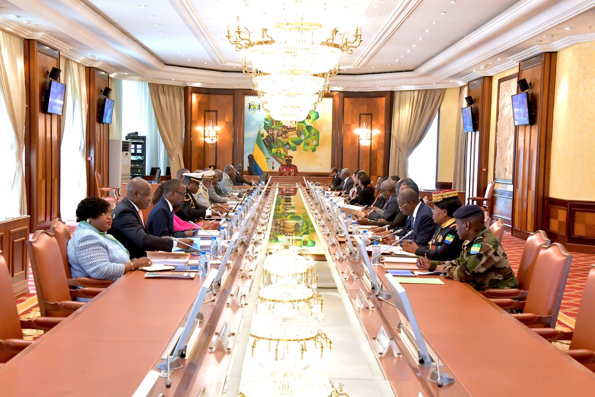 Conseil des ministres de ce 6 décembre 2023, dirigé par le Président de la Transition, le Général <a href="/oliguinguema/">Brice Clotaire Oligui Nguema</a>. 
#Gabon #Transition