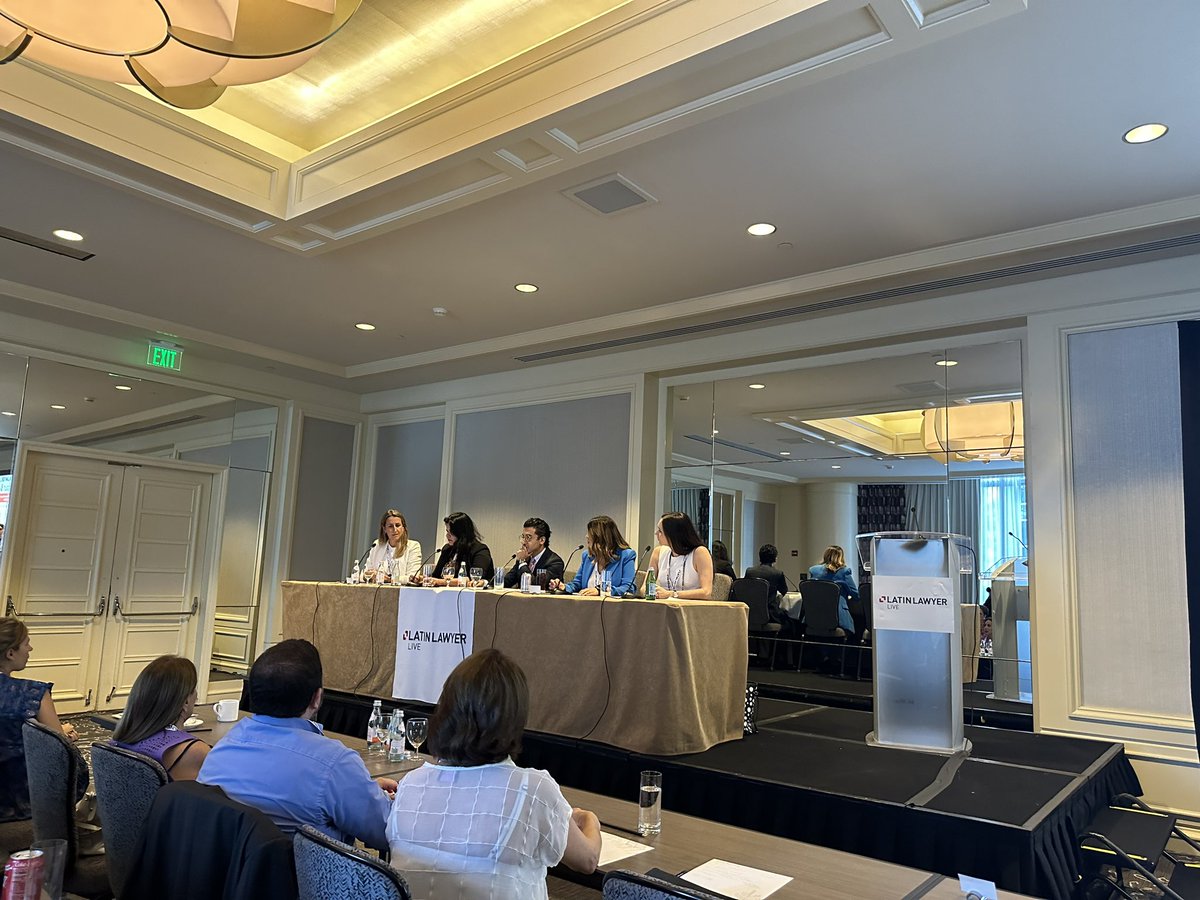 MatiasChavesA's tweet photo. Esta semana participamos con Marysol Estigarribia y Pablo Heredia en el evento @Latin_Lawyer Labour &amp; Employment en Miami. Fue una experiencia espectacular conectando con amigos colegas y expertos en derecho laboral de América Latina, además de compartir con apreciados clientes. https://t.co/tHL0dTZR96
