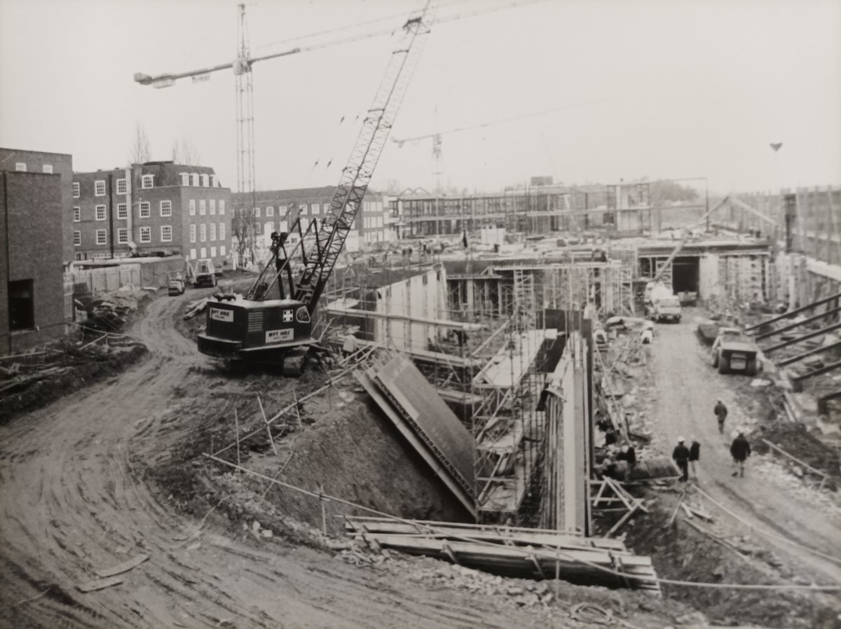 Howard Centre Construction
Today’s photo is from 1989, looking west from the footbridge. The Howard Centre was built on the site of the old railway station at the end of Howardsgate. When it was completed in spring 1990 a new railway station was also opened. <a href="/Wonderfulwgc/">Welwyn Garden</a> #WGC
