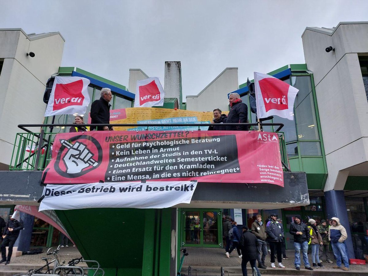 Heute mehr als 1000 Teilnehmer:innen beim Warnstreik an der <a href="/rptu_kl_ld/">RPTU</a> Das ist ein starkes Signal an die Länder-Arbeitgebenden! Morgen: 3. Verhandlungsrunde #ZusammenGehtMehr <a href="/_verdi/">Ver.piss.di</a>