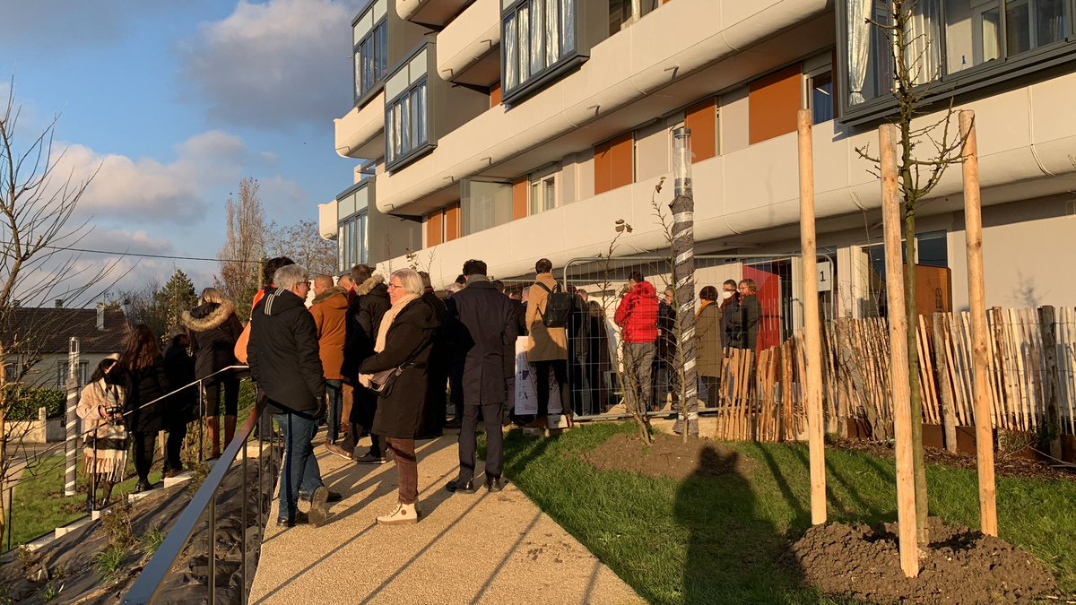 On clôture cette journée avec la visite du quartier des Chaises à @Sjrofficiel en présence des habitants, 
<a href="/HenneronVincent/">Vincent Henneron</a> <a href="/jfescudier/">Jean-François ESCUDIER</a> <a href="/ValloireHabitat/">VALLOIRE HABITAT</a> @actionlogement <a href="/AnruOfficiel/">ANRU</a> <a href="/metro_orleans/">Orléans Métropole</a> <a href="/VilledOrleans/">Ville d'Orléans</a> <a href="/Prefet45_Centre/">Préfète Centre-Val de Loire et Loiret</a>
