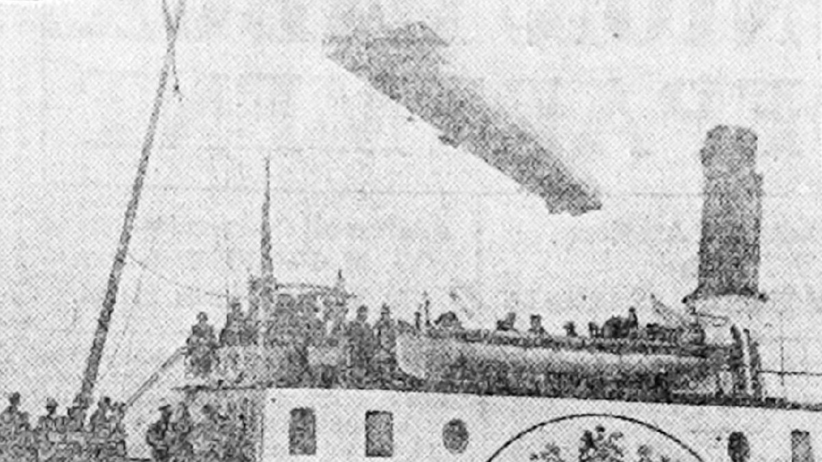 Kaiser Wilhelm observes Zeppelin overhead. Picture published 1909 in Utah Ogden Standard (LOC)