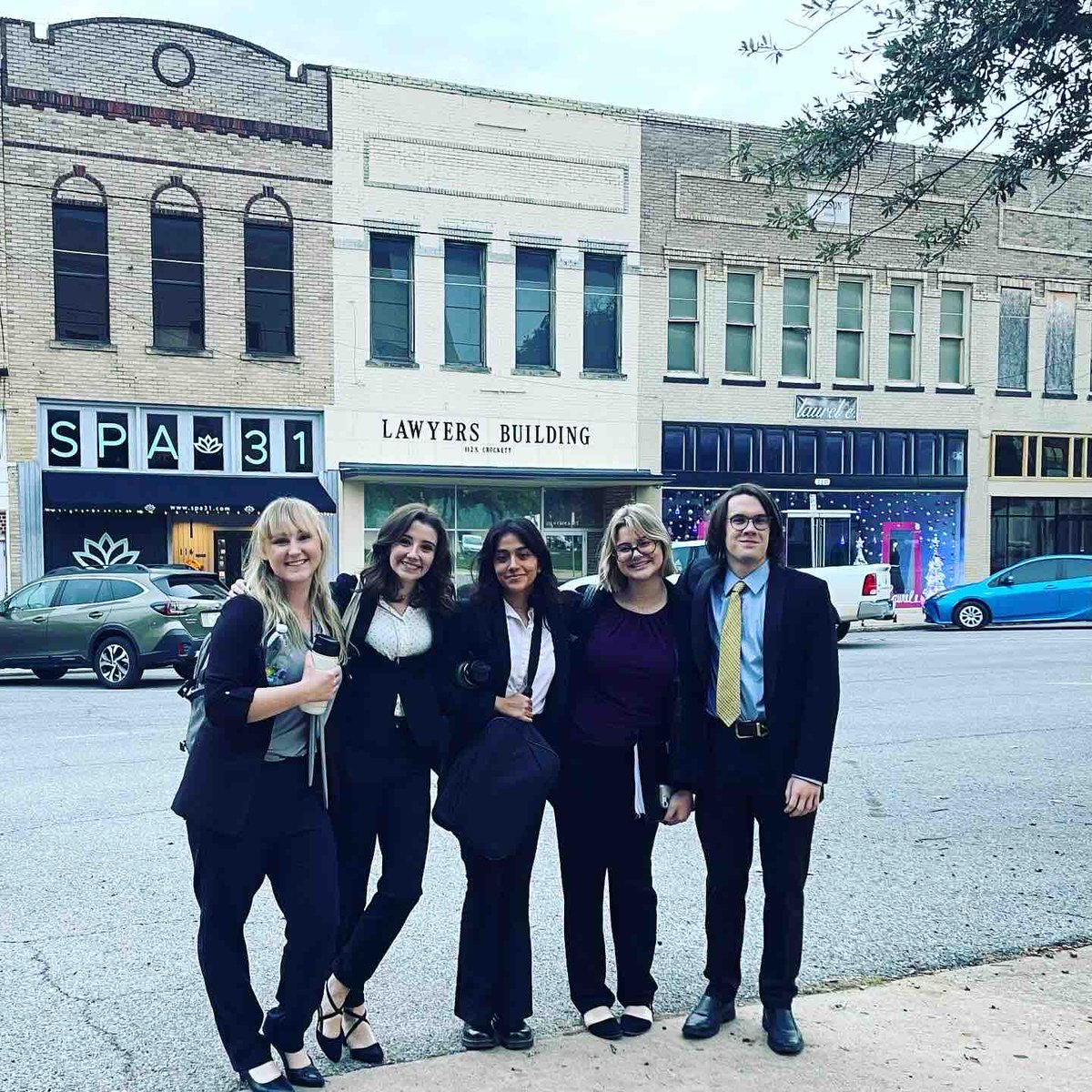 hendrixcollege's tweet image. The Hendrix Mock Trial team competed in the Fifth Annual Kangaroo Invitational competition. Mock Trial is a student-run trial simulation competition. Hendrix freshman Helaina Ballis won best witness. Congratulations to the team! #mocktrial #prelaw #HendrixCollege