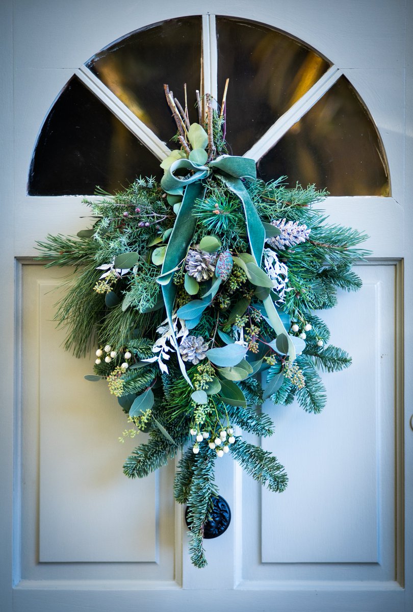 Tomorrow, Thursday 7th December we're open late in #HartleyWintney for the Christmas Market and it's the perfect chance to shop in store for your decorations gifts, candles, wrap and ribbons and of course your #wreaths swags, #bouquets and #floraltablecentres 🎄✨