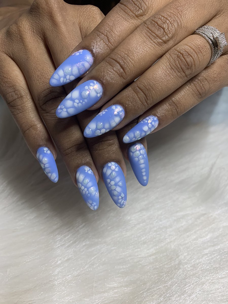 3D Mermaid Scale Effect 💅🏽🧜🏽‍♀️🧜🏽‍♀️🧜🏽‍♀️

Have you booked yet? WhatsApp 319-3999 for all appointments.

#thebeautygoddess #acrylicnails #handpainted #nailart #nailporn #mermaidnails #trinidad #trinidadnailtech #cuticlecare #cuticleoil #manicure