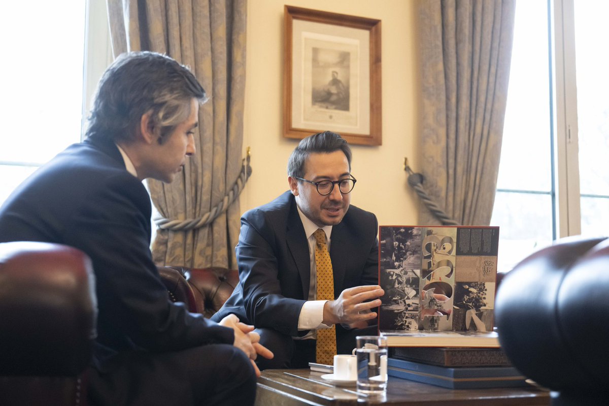 T.C. Londra Büyükelçisi Sayın Osman Koray Ertaş’ı makamında ziyaret ettim. Değerli büyükelçimize  misafirperverlikleri için  teşekkür ederim. 

@TurkEmbLondon