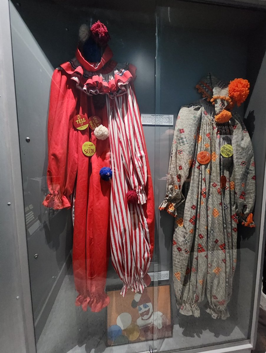 VylentViolet's tweet photo. @metsfan_78 @timecaptales @Morbidful They're at the East Alcatraz Museum in Pigeon Forge, Tennessee.  I took this pic of them in October. Lots of interesting true crime stuff there. Creepy vibe though. https://t.co/jIcRQRsuf9