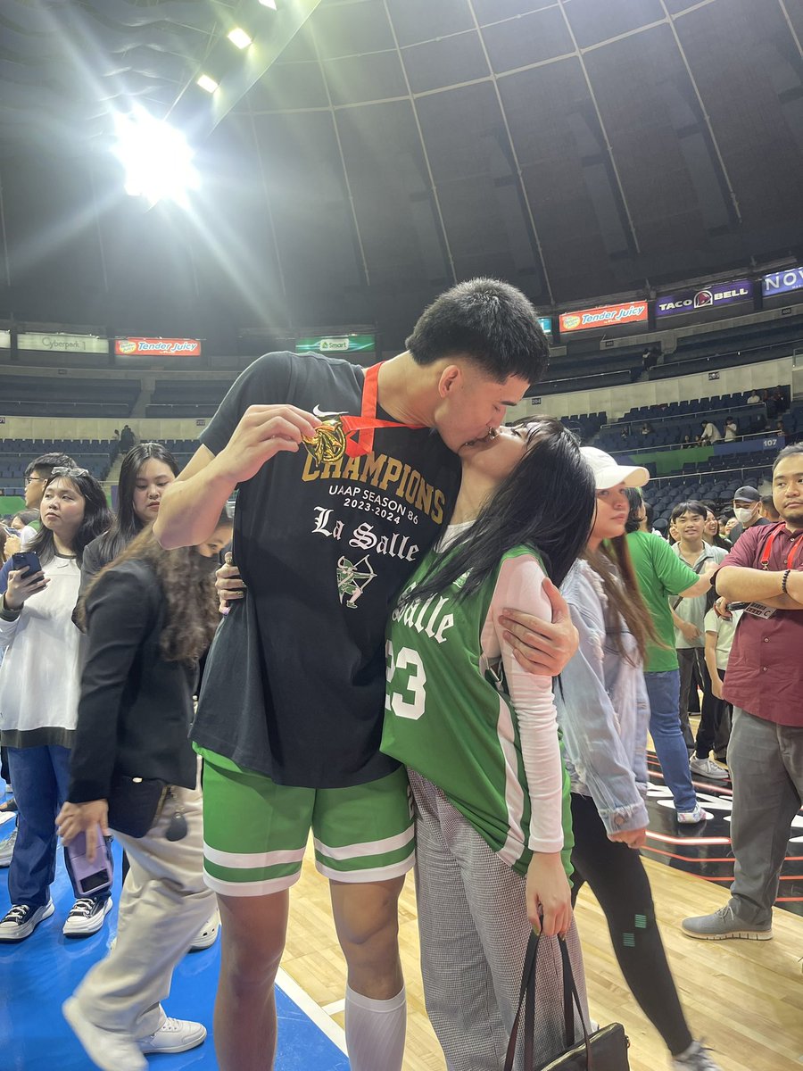 presleydhiel_'s tweet photo. I love youuu Champ!!! 💚✊🏻 https://t.co/378L3XZmNp