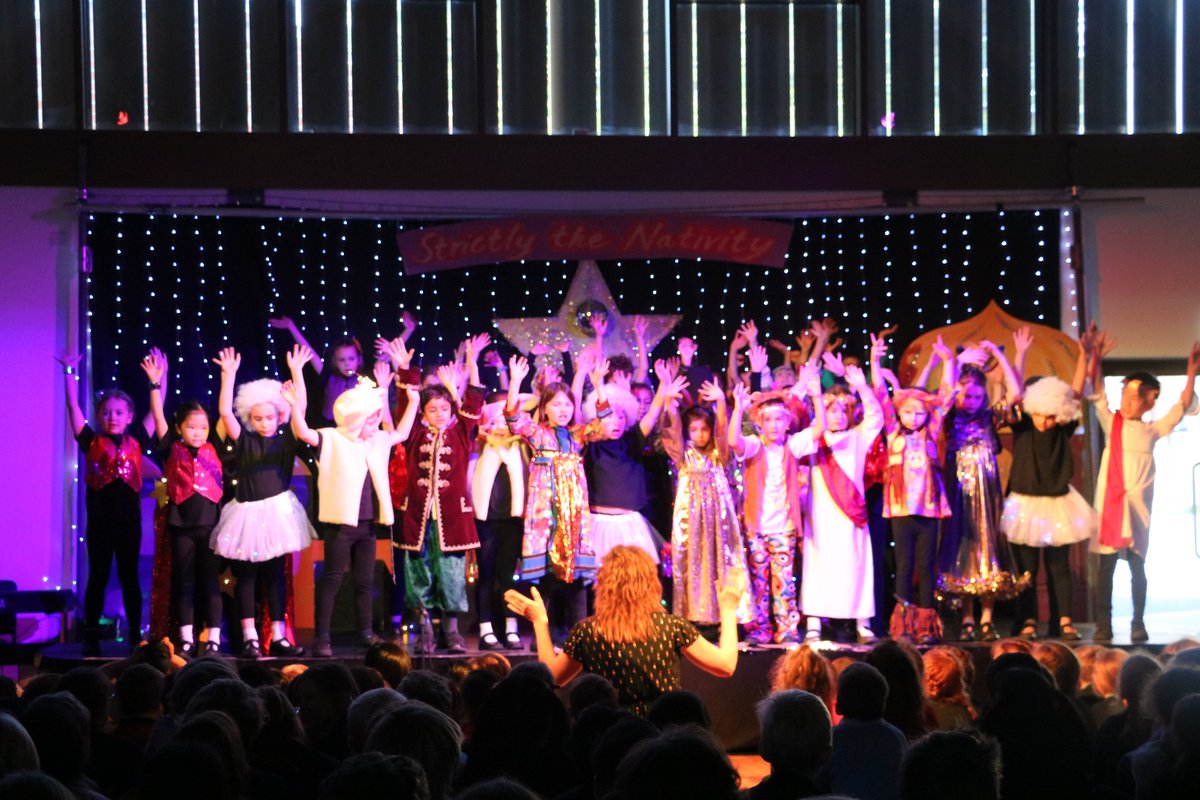 Alleyns_Junior's tweet photo. Today the whole school was treated to a fabulous &amp; funny #Nativity performance from #AlleynsYear2 Parents are in for a treat later! #alleynsdrama #AlleynsCreativity
52s https://t.co/WGiWDXsMDj