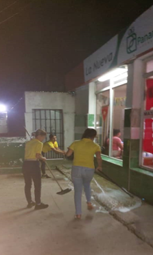 mtzcimex1's tweet photo. 🫶 EN CIMEX TRABAJADORES SIEMPRE A LA VANGUARDIA…💯👌
Colectivo de trabajadores del #Servicentro #LasBrisas en horario nocturno, realizan labores de limpieza en las áreas exteriores de la unidad comercial.
#SucursalCimex #Matanzas
#PorUnaMejorImagen https://t.co/5xFGUp93NJ