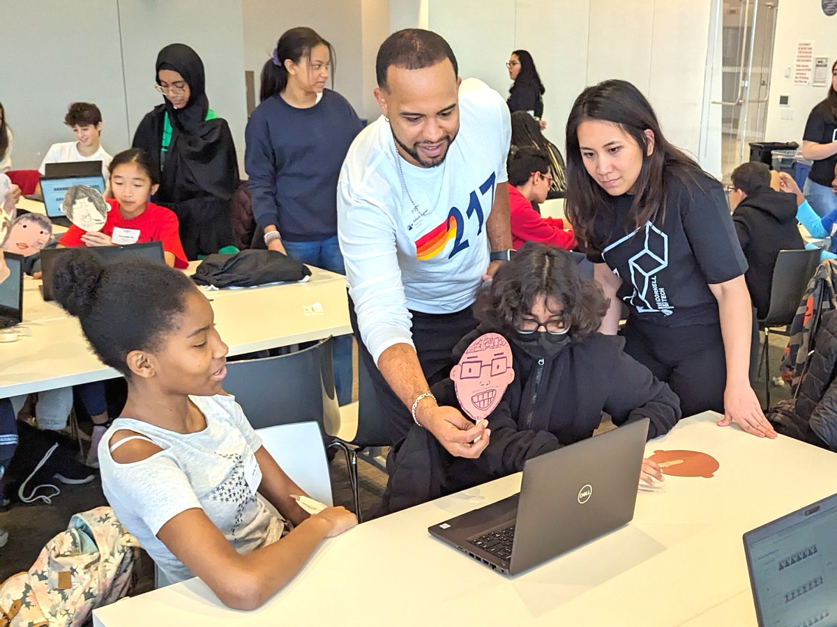 cornell_tech's tweet image. Cornell Tech grad students helped middle schoolers from Roosevelt Island’s PS/IS 217 explore AI! They trained Google's teachable machine to recognize the difference between their faces and the masks they created.
#LetsCode #K12 #CS #AI #Education #CornellTech @diane_levitt