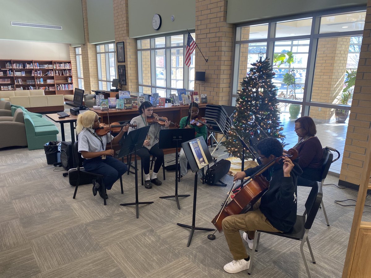 The orchestra brings the sounds of the season to The ‘Brary - thank you Dr. Parnell!  ⁦<a href="/SV_Vikings/">Spring Valley</a>⁩ ⁦<a href="/RichlandTwo/">Richland School District Two</a>⁩ ⁦<a href="/accessfreely/">Richland Library</a>⁩ ⁦<a href="/JTemoney/">Jeff E. Temoney</a>⁩