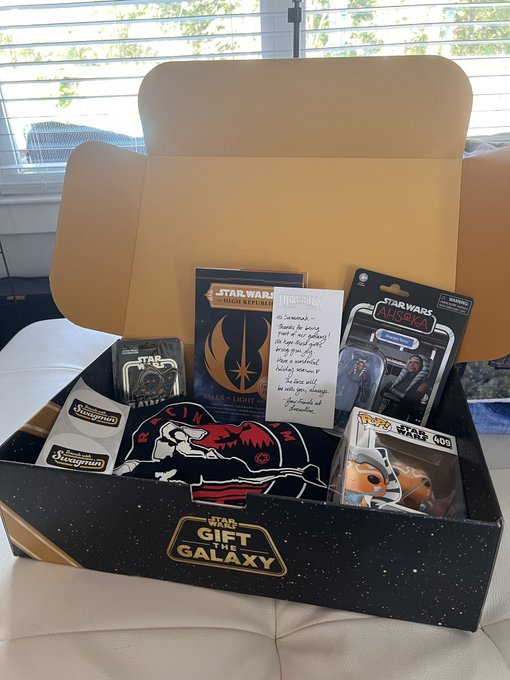 MERRY CHRISTMAS TO ME FROM??? LUCASFILM??? 😭 https://t.co/SVwEXWRwAU<a href="/tag/starwars"class="tags"><span>#starwars</span></a><a href="/tag/shinhati"class="tags"><span>#shinhati</span></a>