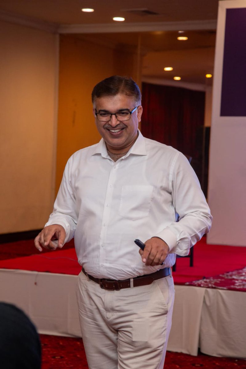 LearningConnec5's tweet image. Our CEO, Mr Sameer Toor, was invited to conduct sessions at Teachers Symposium by Oxford Uni Press in Nov 2023 at Lhr and Isl. 
He talked about Motivational Triggers to keep students engaged. Strategies to teach comp sci and coding at school level were also part of the workshops.