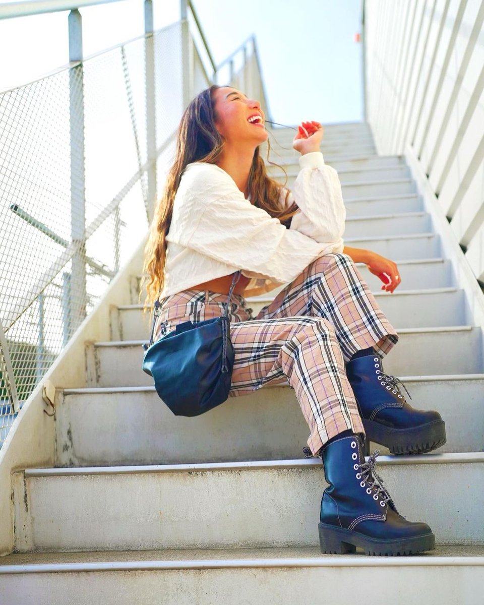PGYTECH_global's tweet image. 🎀 Who says camera bags can't be cute? PGYTECH Cloud Bag can be your camera's new BFF! 🌈 It's a handbag, shoulder bag, packing cube, and camera strap all in one. 📷 
@maimaidesuyan

#PGYTECH #fashionmeetsfunction #cloudbag #camerabag #camera #photography #videography