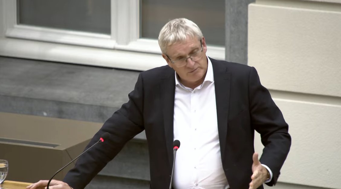 VB_VlaParl's tweet photo. "Een probleem blijft het grote aantal uitstromende beginnende leerkrachten. Sedert 2019 zien we een enorme groei in het aantal vacatures en een tekort aan kandidaten. Er zijn maatregelen genomen, maar er is ontevredenheid bij eerdere instromers." @Janlaeremans #actuadebat https://t.co/61e0d1PlRy