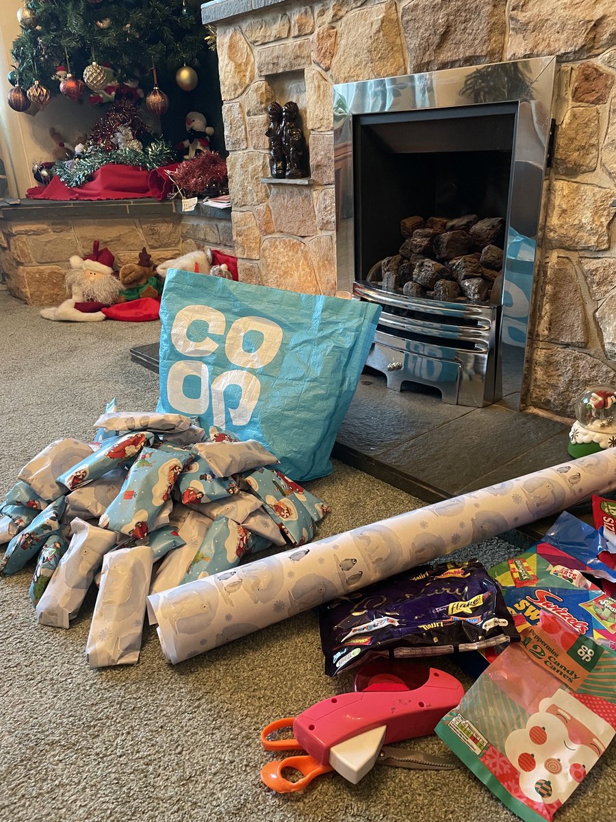 adw2425's tweet image. Giving Santa a helping hand wrapping parcels for his visits to Groby Library, Co-op Groby, Markfield, Anstey, Newtown Linford &amp;amp; Glenfield. See the posters in your area. Thank you ⁦@coopuk⁩ ⁦@lial_coopioneer⁩ @centralcoop for the sweets. ⁦⁦⁦@BradgateRotary⁩