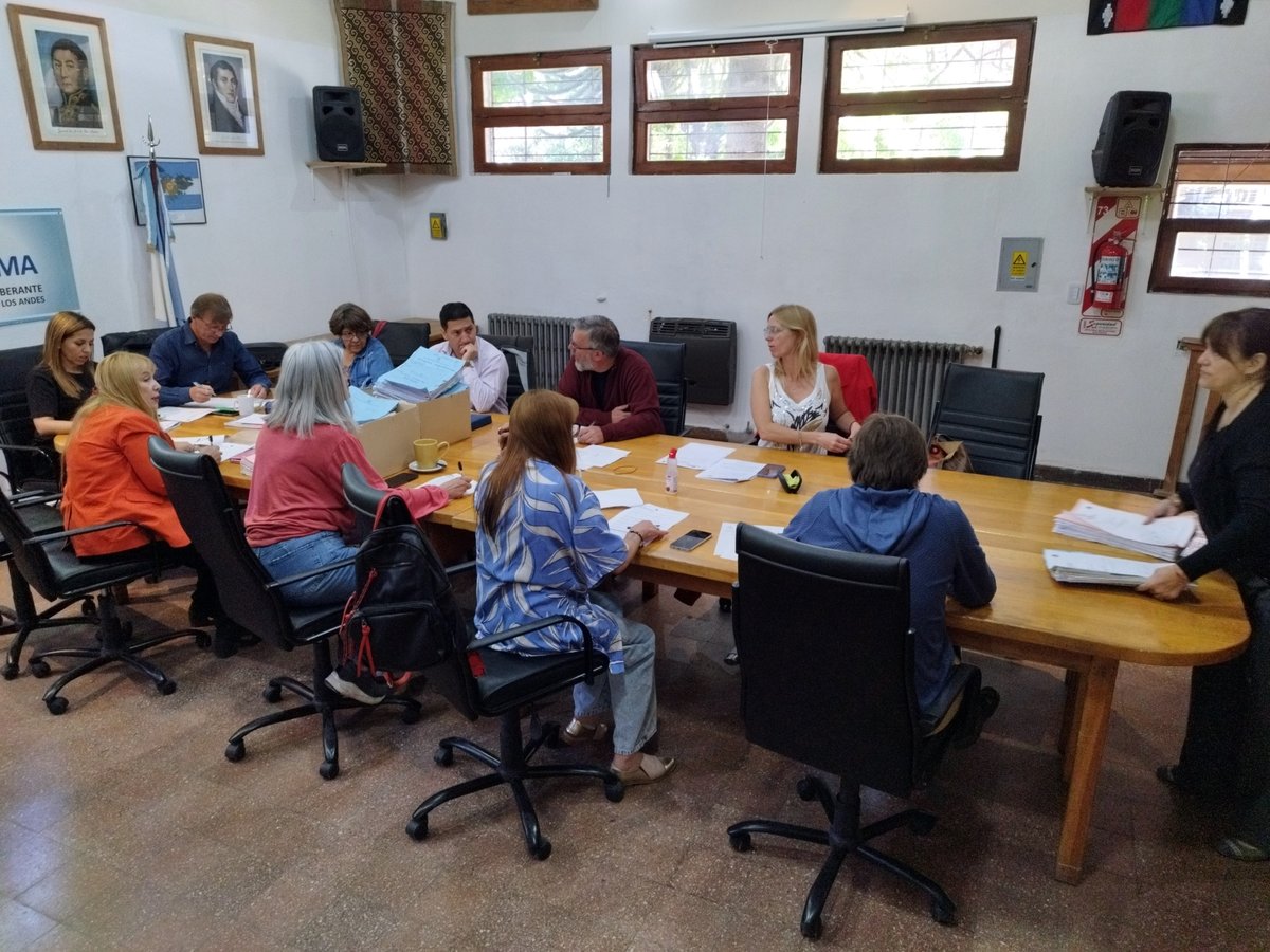 CDSMA's tweet image. Se realizó la Labor Legislativa preparatoria de lo que será la última sesión de la actual conformación del concejo deliberante.
Solo los concejales Zabala y Tulián no pudieron estar presentes.
Quedó confeccionado el extenso orden del día de la sesión nº 30.