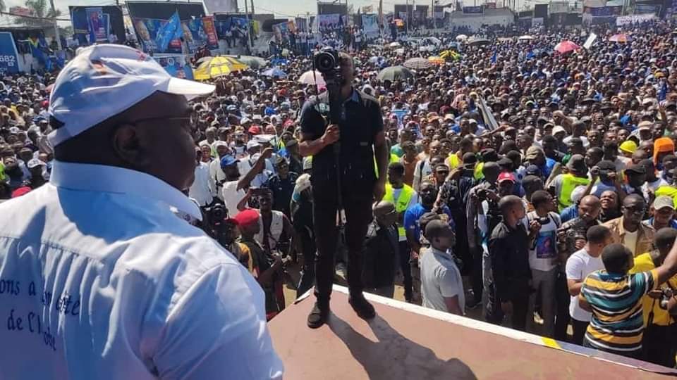 KankuNapoleon's tweet photo. Jean-Pierre Bemba à Tshangu :"J’envoie un message à Moïse Katumbi, qu’il vienne dire au peuple congolais s'il est Zambien ou pas. Parce que tu ne peux pas servir deux maîtres au sommet de l'État."
@moise_katumbi @OlivierKamitatu @fatshi13 @leParrainRDC @AugustinKabuyaT @bembajp https://t.co/D9Fzvn7jGX