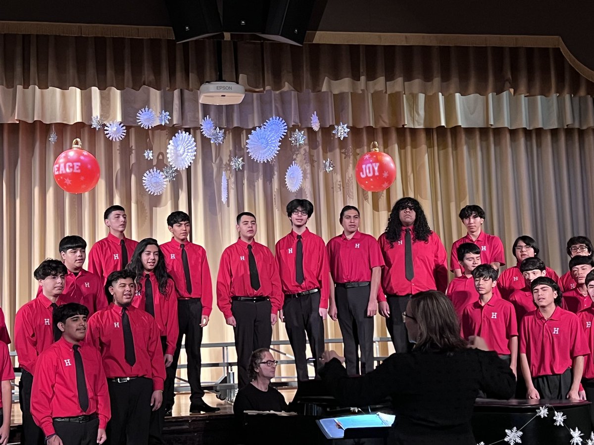 HHSGreyhounds's tweet image. 🎤Our 2023 Hubbard High School Chorus🎼

Sharing Some Holiday Spirit With Great &amp;amp; Amazing Singing.
#Chorus#Greyhounds#🐾#Hubbard